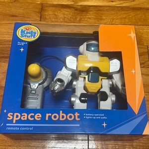 Kids Stuff - Space Robot with Light & Walks
